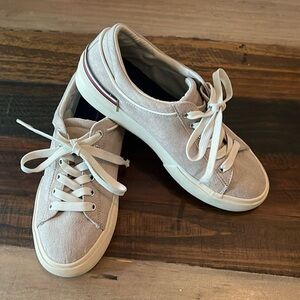 Blush womens 6.5 sneakers
